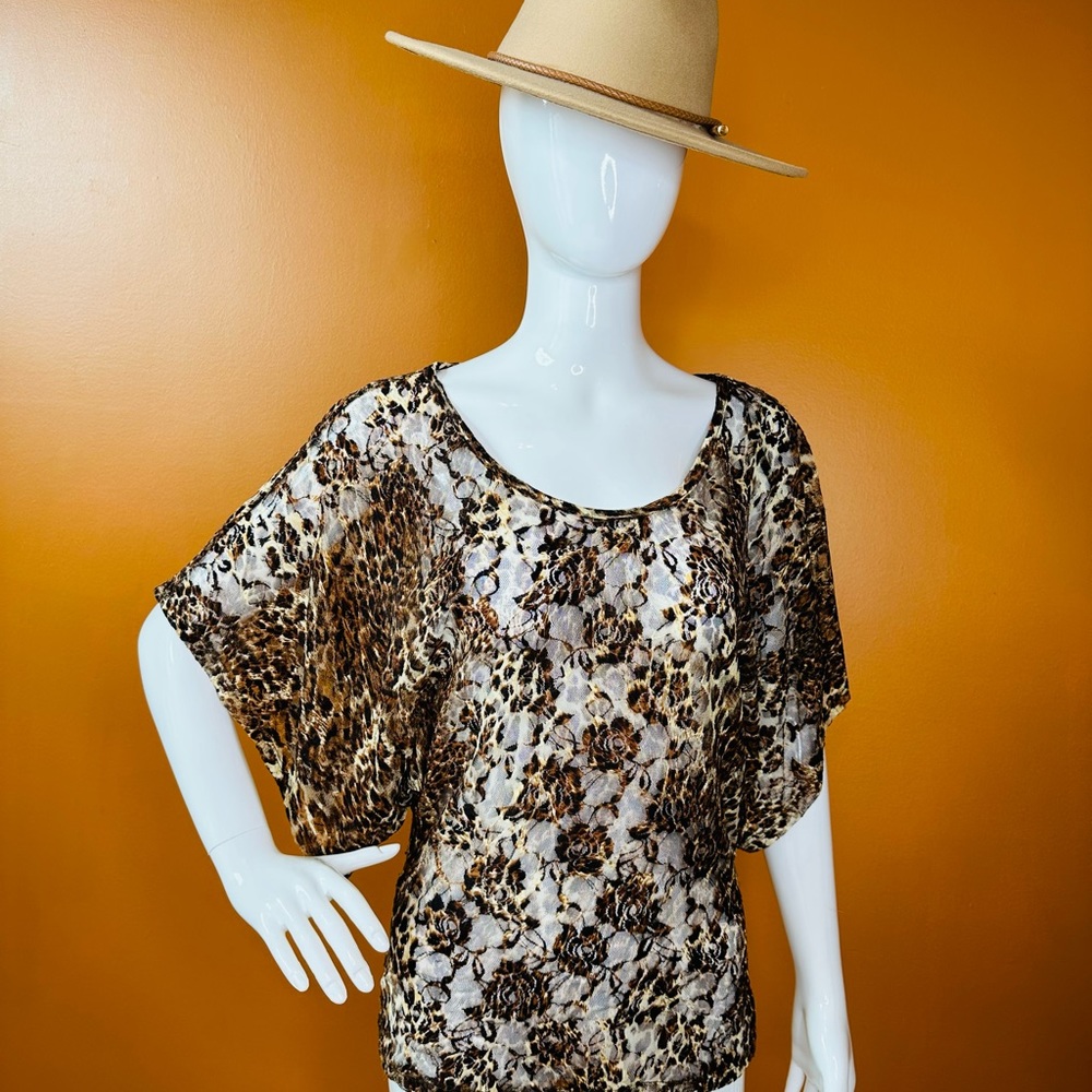 🎀 DEB LARGE ANIMAL PRINT TOP❣️MESH MATERIAL 💛 - Picture 3 of 5
